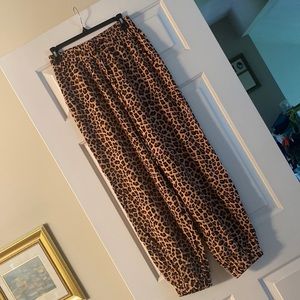 NWT Simplee L leopard print joggers
